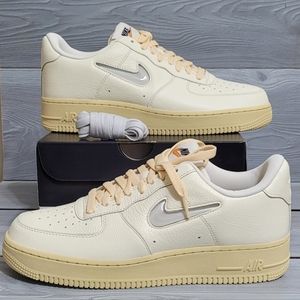 👟 Nike Air Force 1 07 LX - Coconut 🥥 Lemon 🍋 Vanilla 🍦 Bone 🦴 Size W10.5 👟